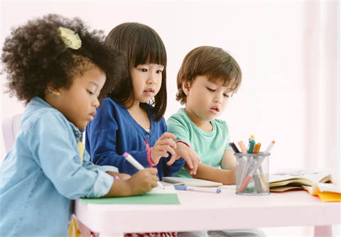 3 young children drawing